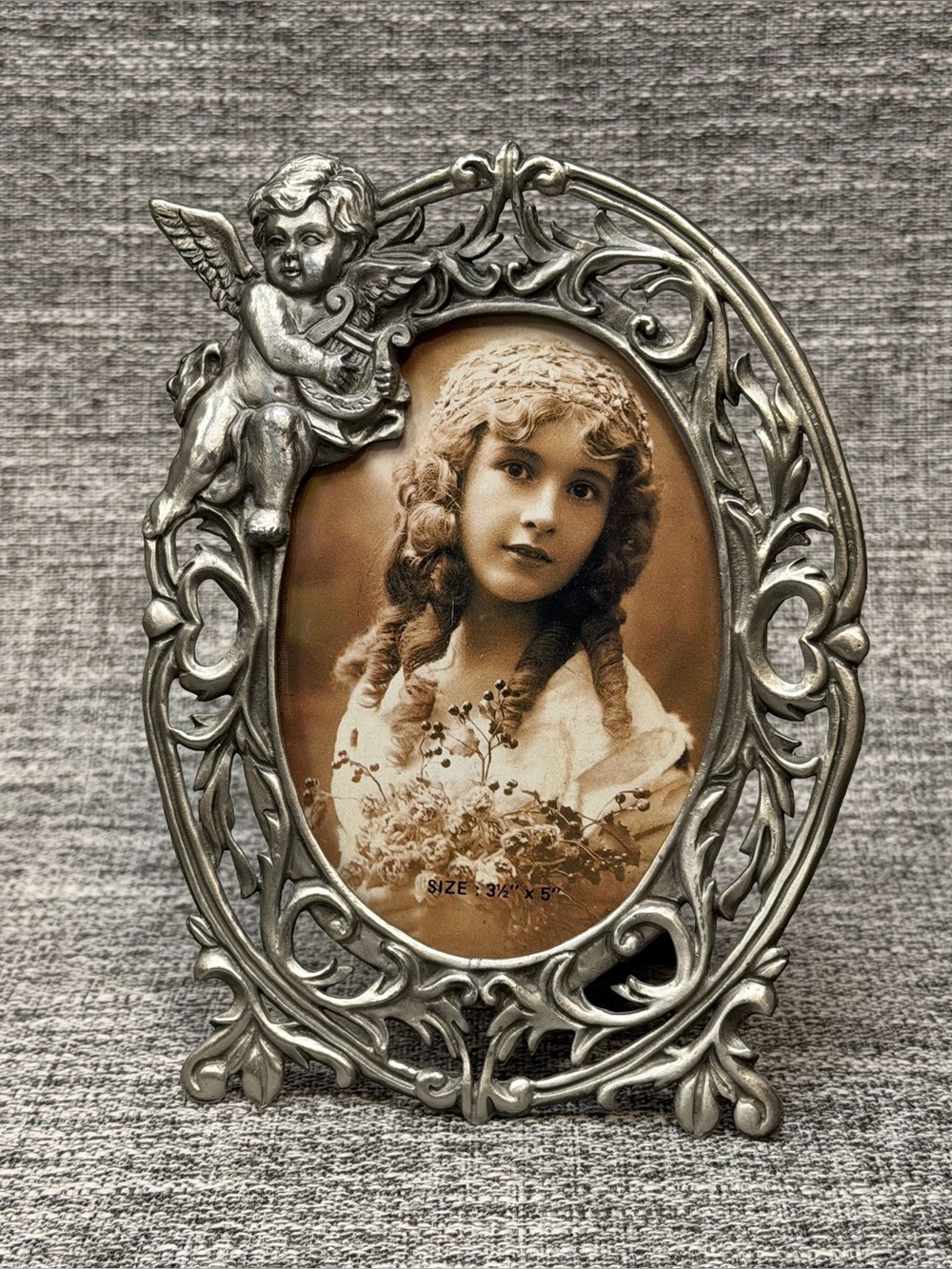 Vintage Ornate Victorian Style Pewter Oval Cherub Picture Frame 3 1/2” x 5”